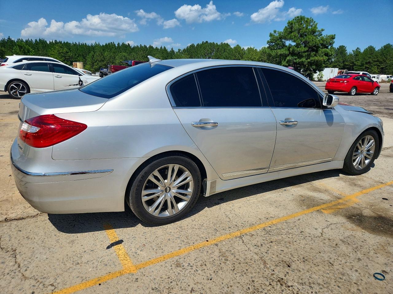2012 Hyundai Genesis 3.8L - Фото 3