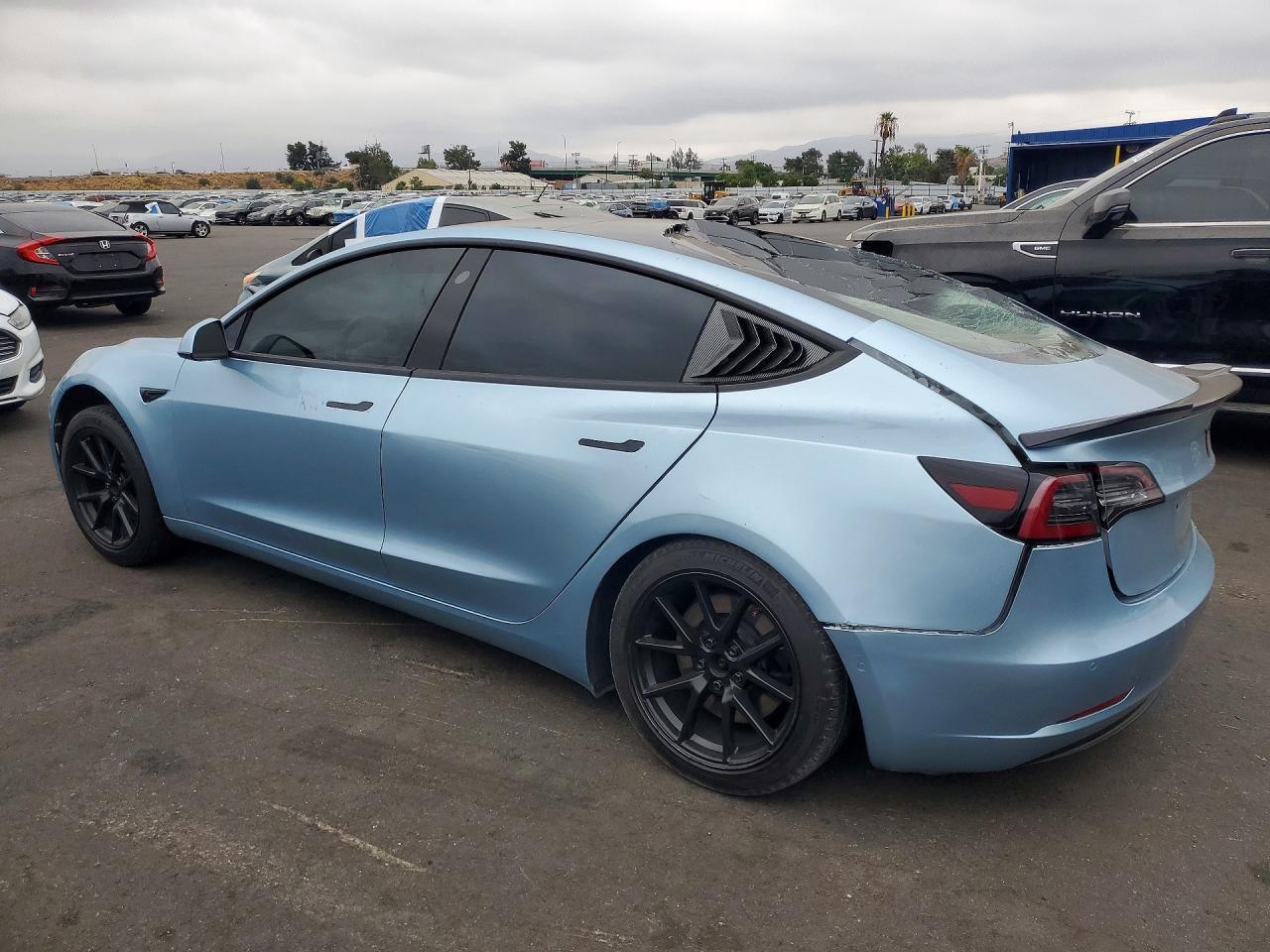 2021 Tesla Model 3 - Фото 2