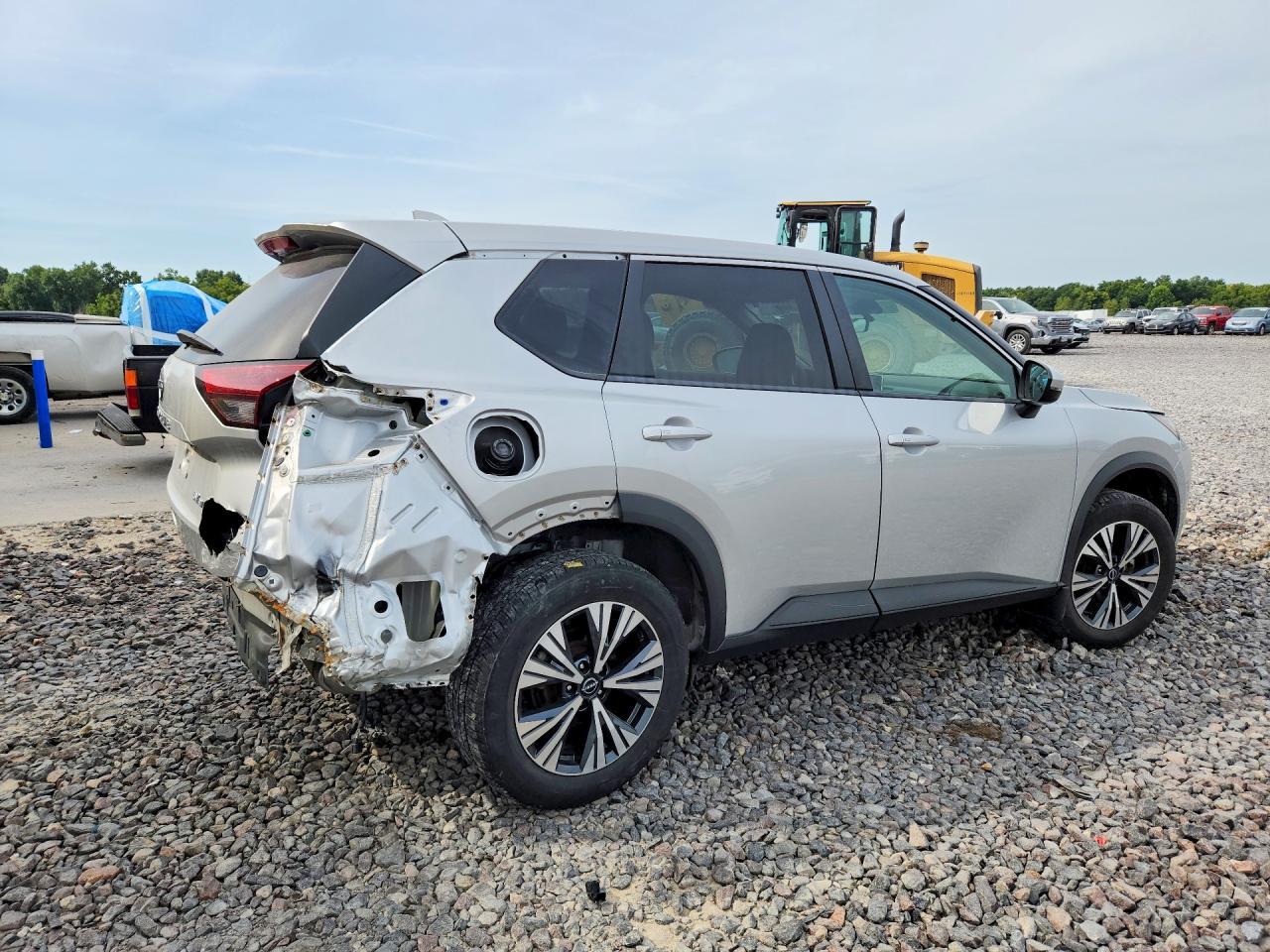 2022 Nissan Rogue Sv - Image 3
