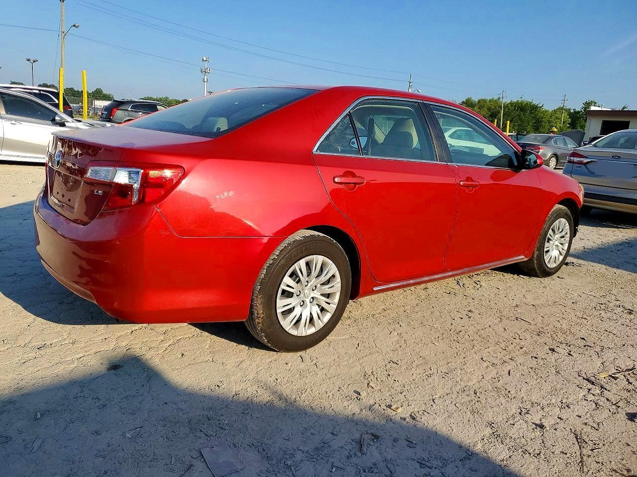 2014 Toyota Camry Le - Фото 3