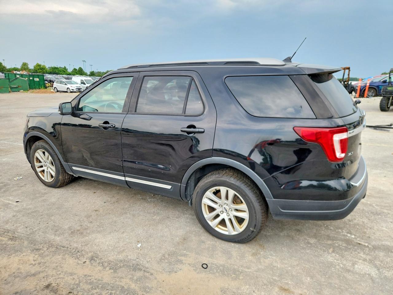 2018 Ford Explorer Xlt - Фото 2
