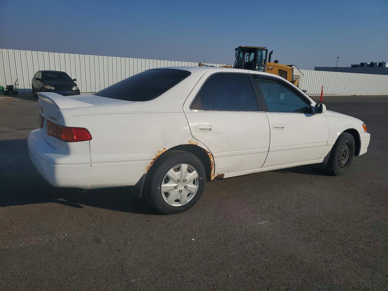 2000 Toyota Camry Le - Фото 3