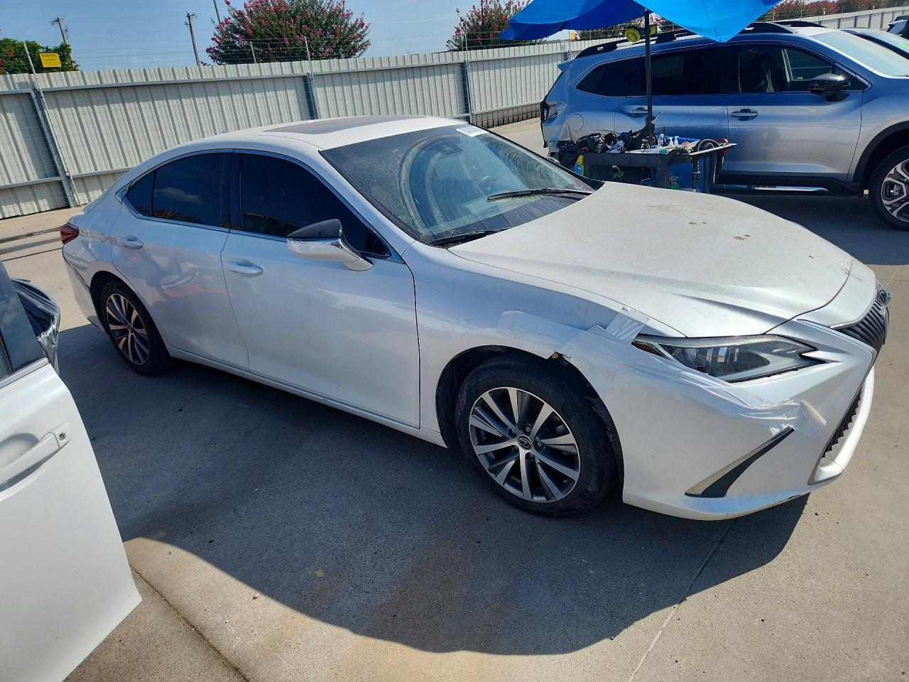 2019 Lexus Es 350 - Image 4