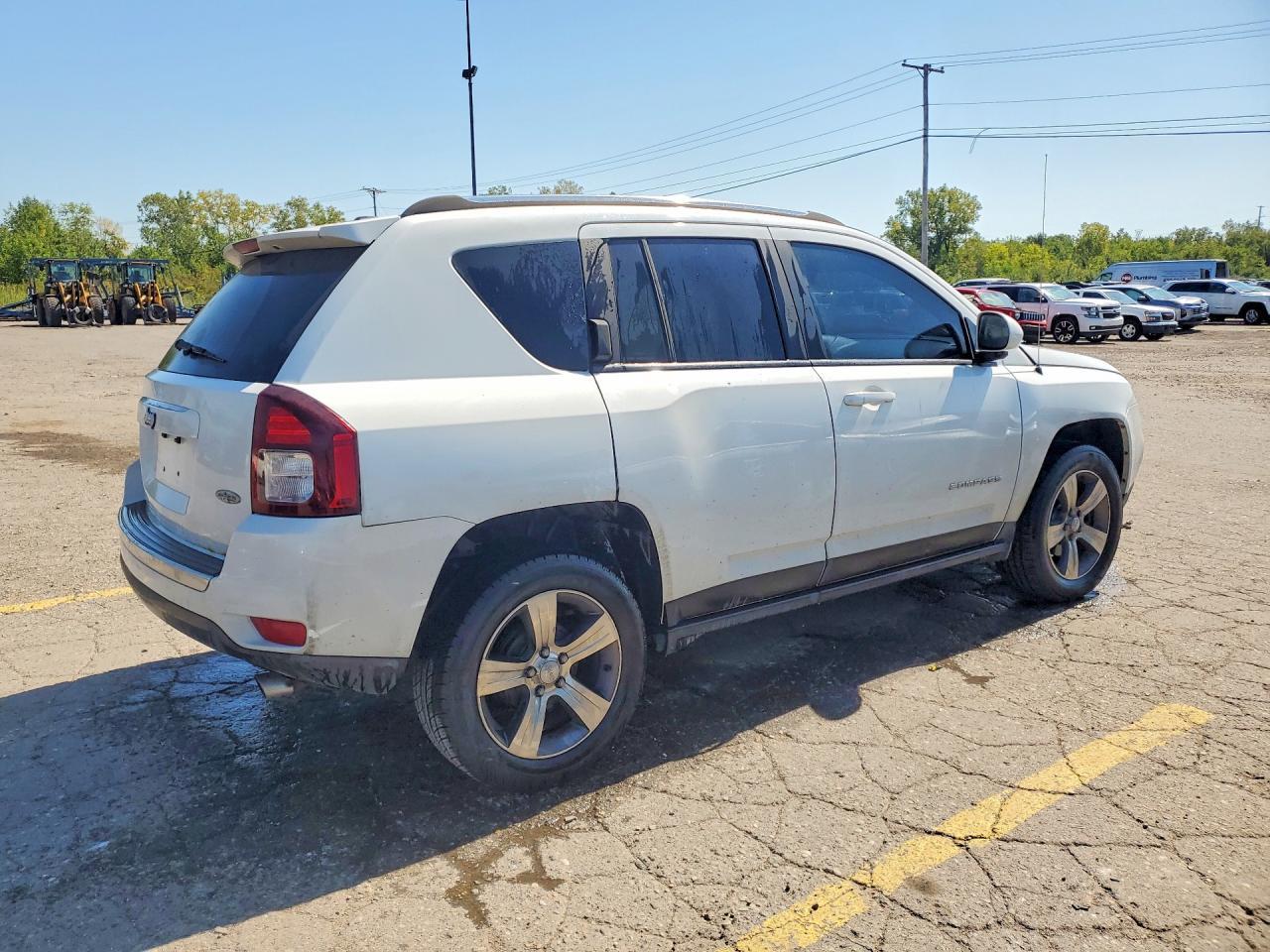 2017 Jeep Compass Latitude - Image 3