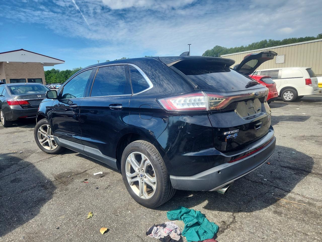 2017 Ford Edge Titanium - Image 2
