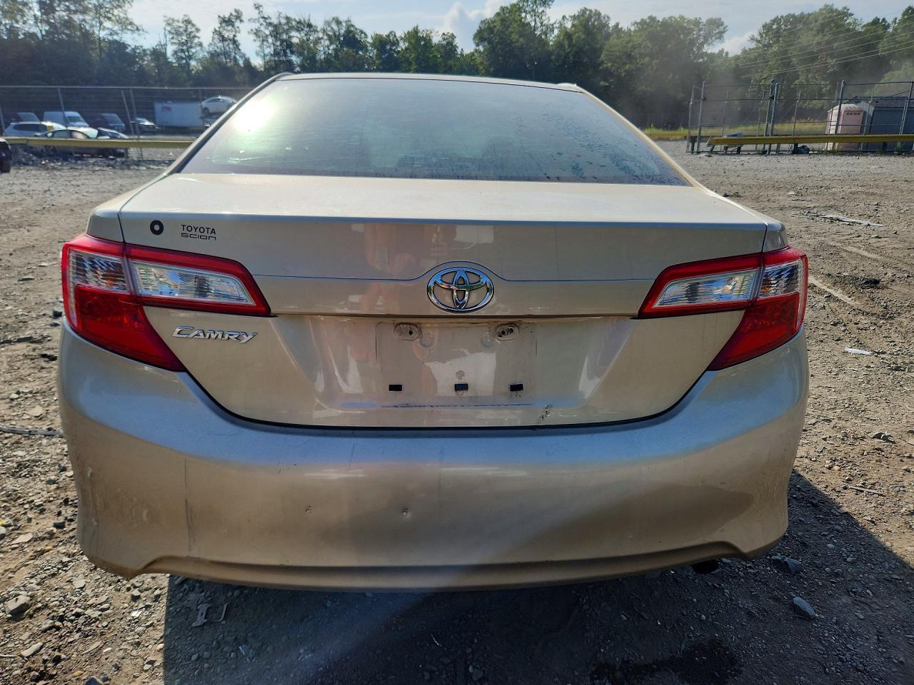 2012 Toyota Camry L - Фото 6