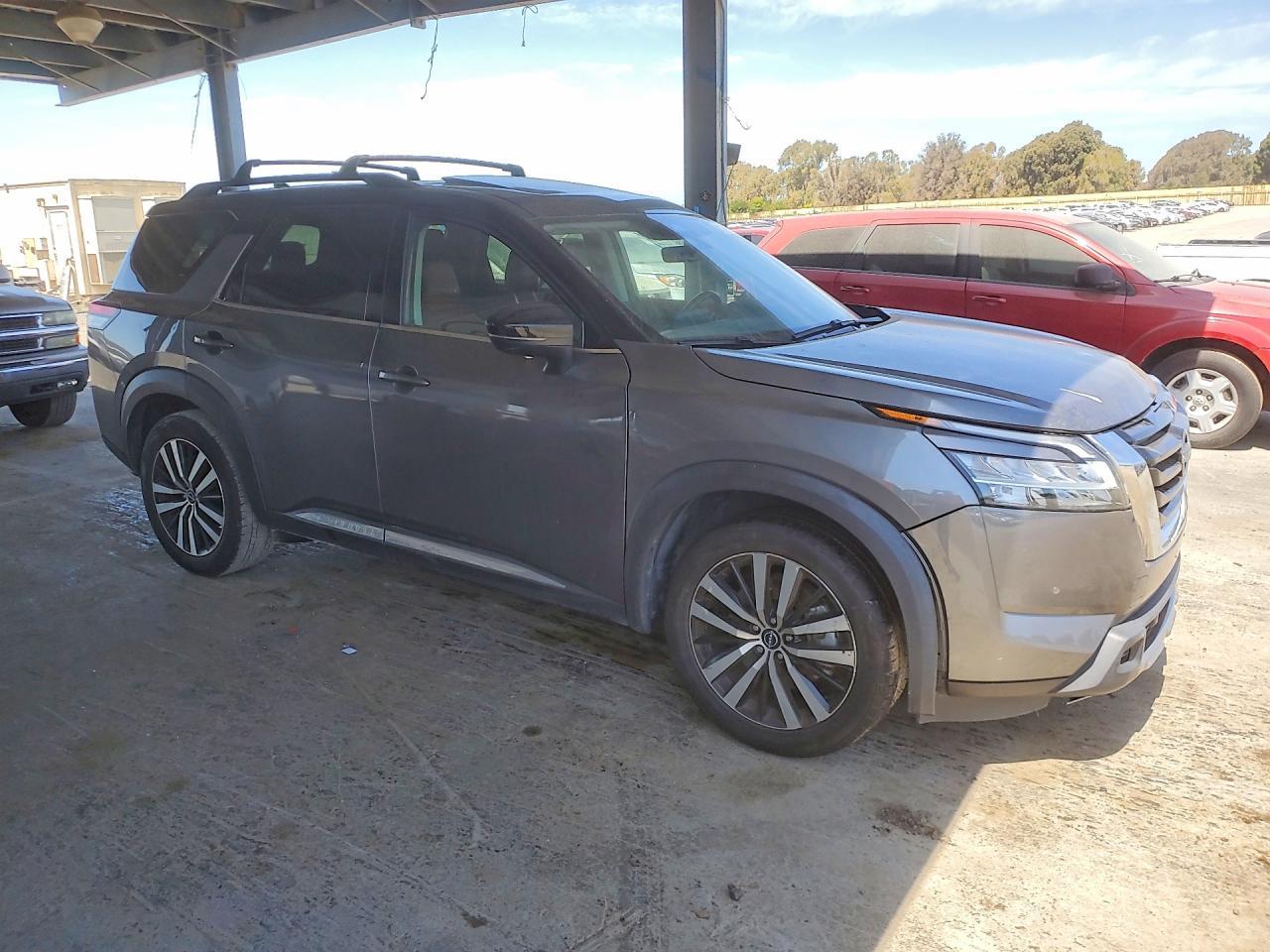 2023 Nissan Pathfinder Platinum - Фото 4