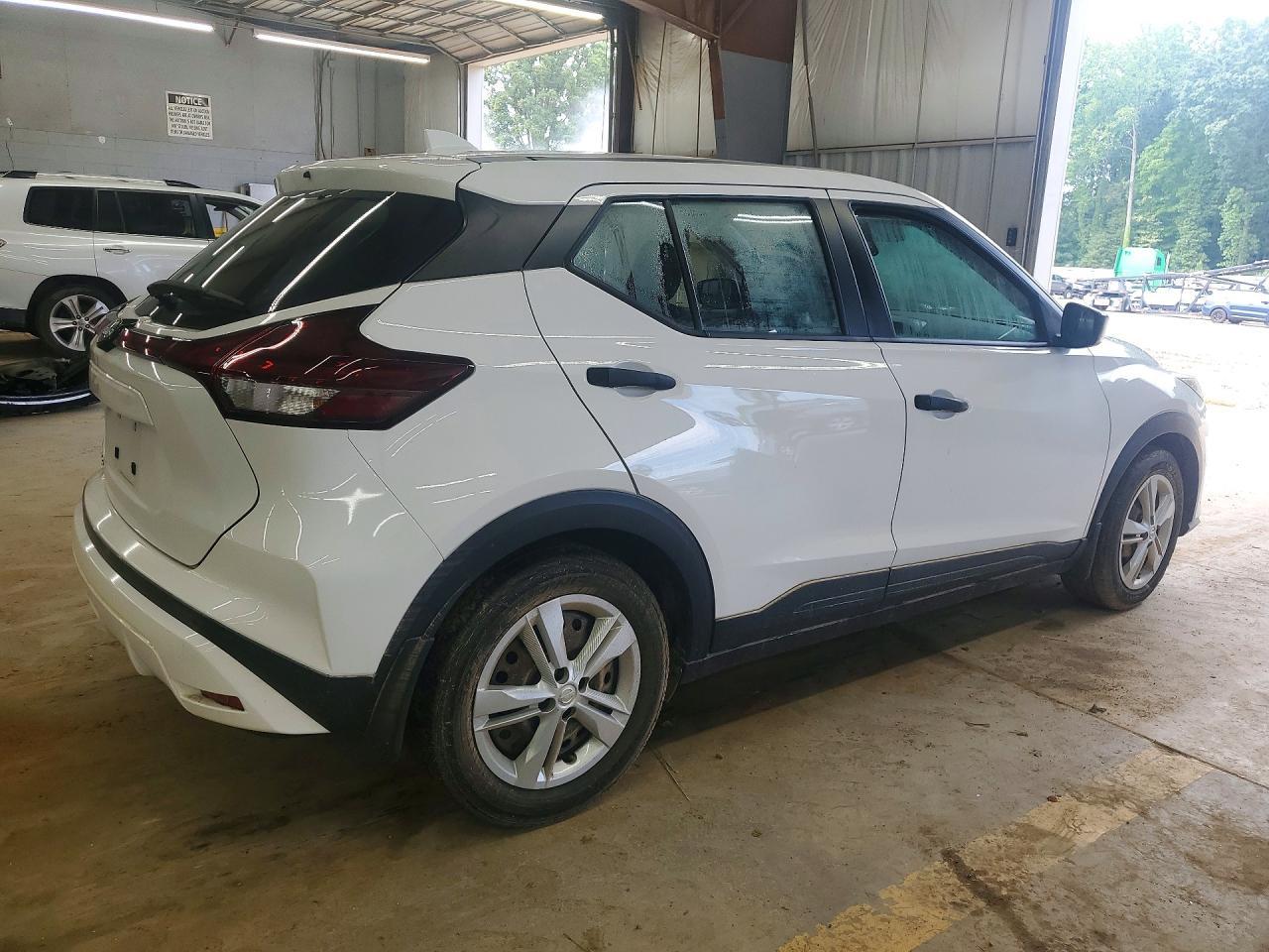 2022 Nissan Kicks S - Фото 3