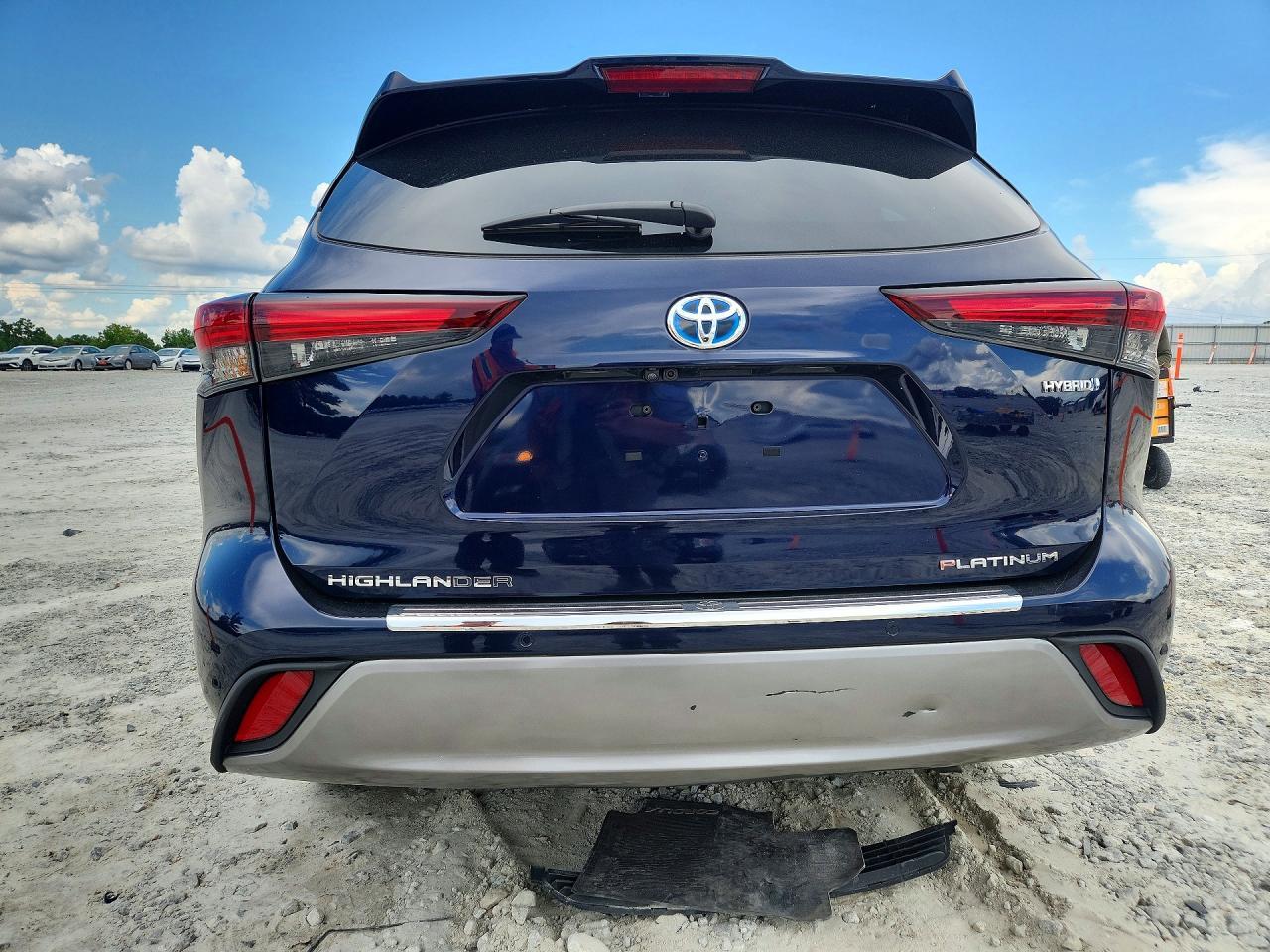 2024 Toyota Highlander Hybrid Platinum - Image 6