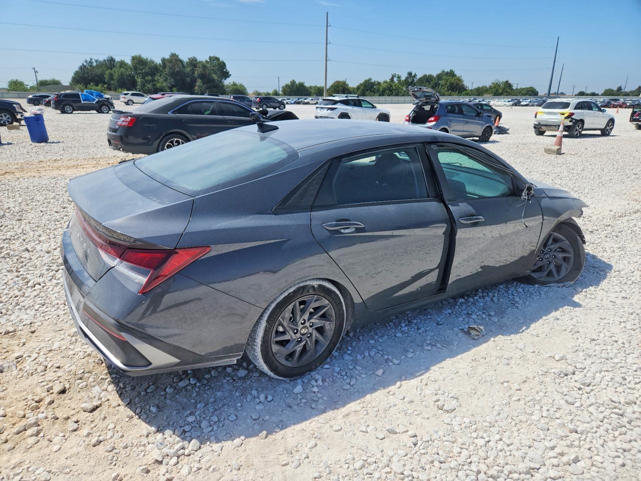 2024 Hyundai Elantra Sel - Image 3