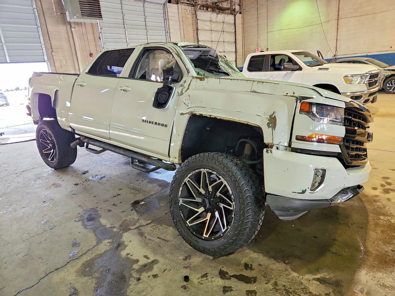 2017 Chevrolet Silverado K1500 Lt - Image 4