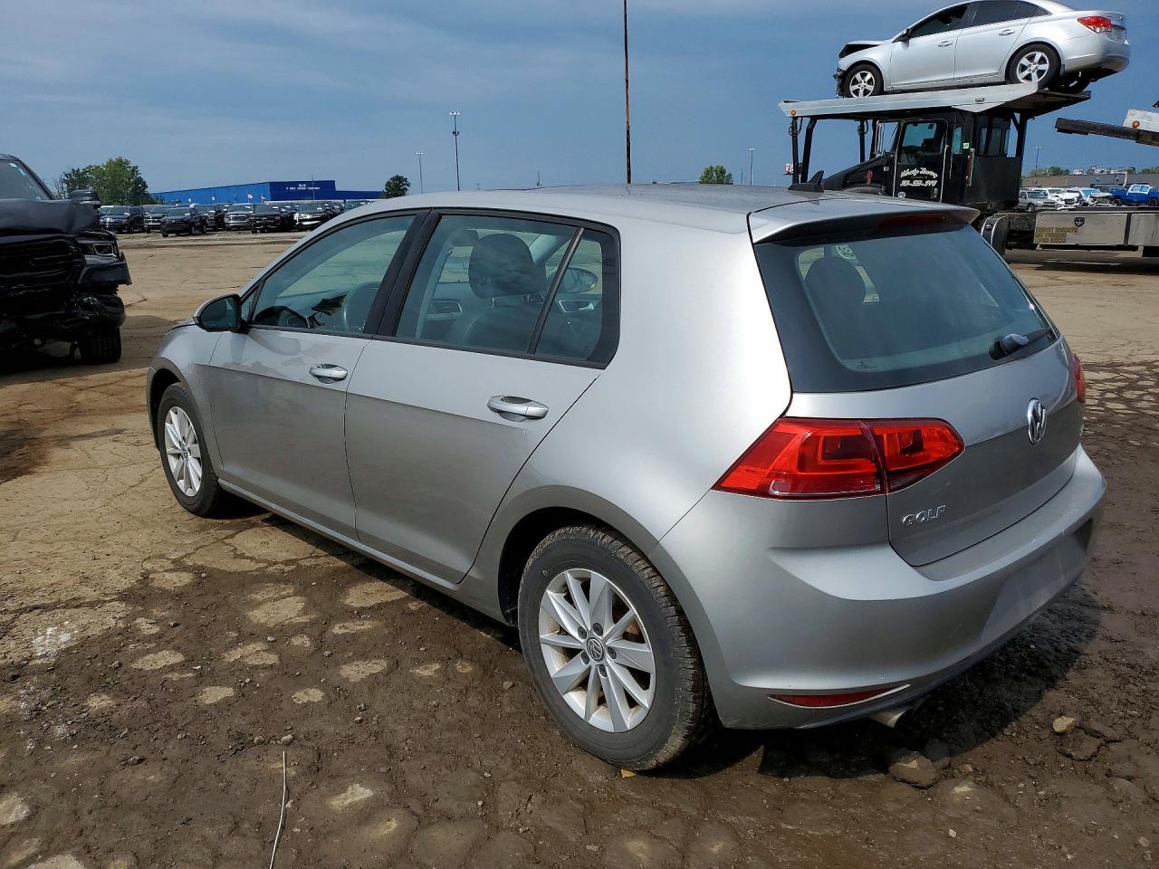 2015 Volkswagen Golf - Image 2