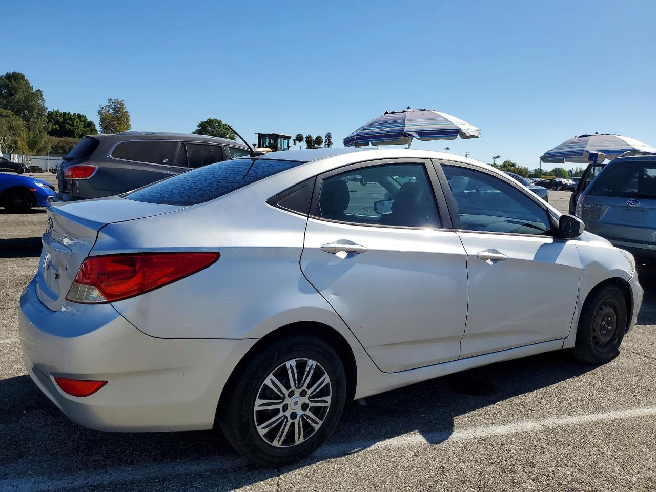 2012 Hyundai Accent Gls - Image 3