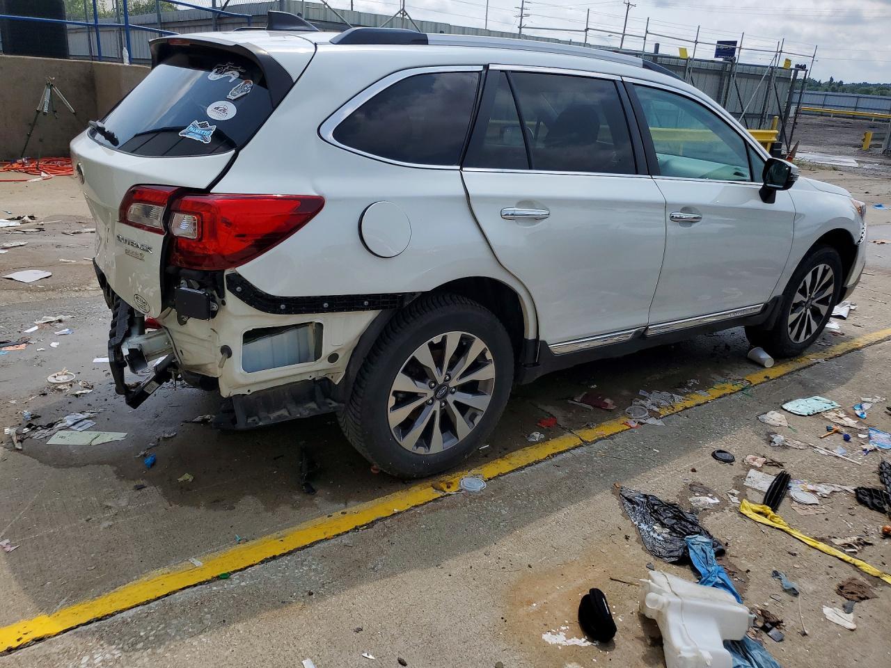 2017 Subaru Outback Touring - Фото 3