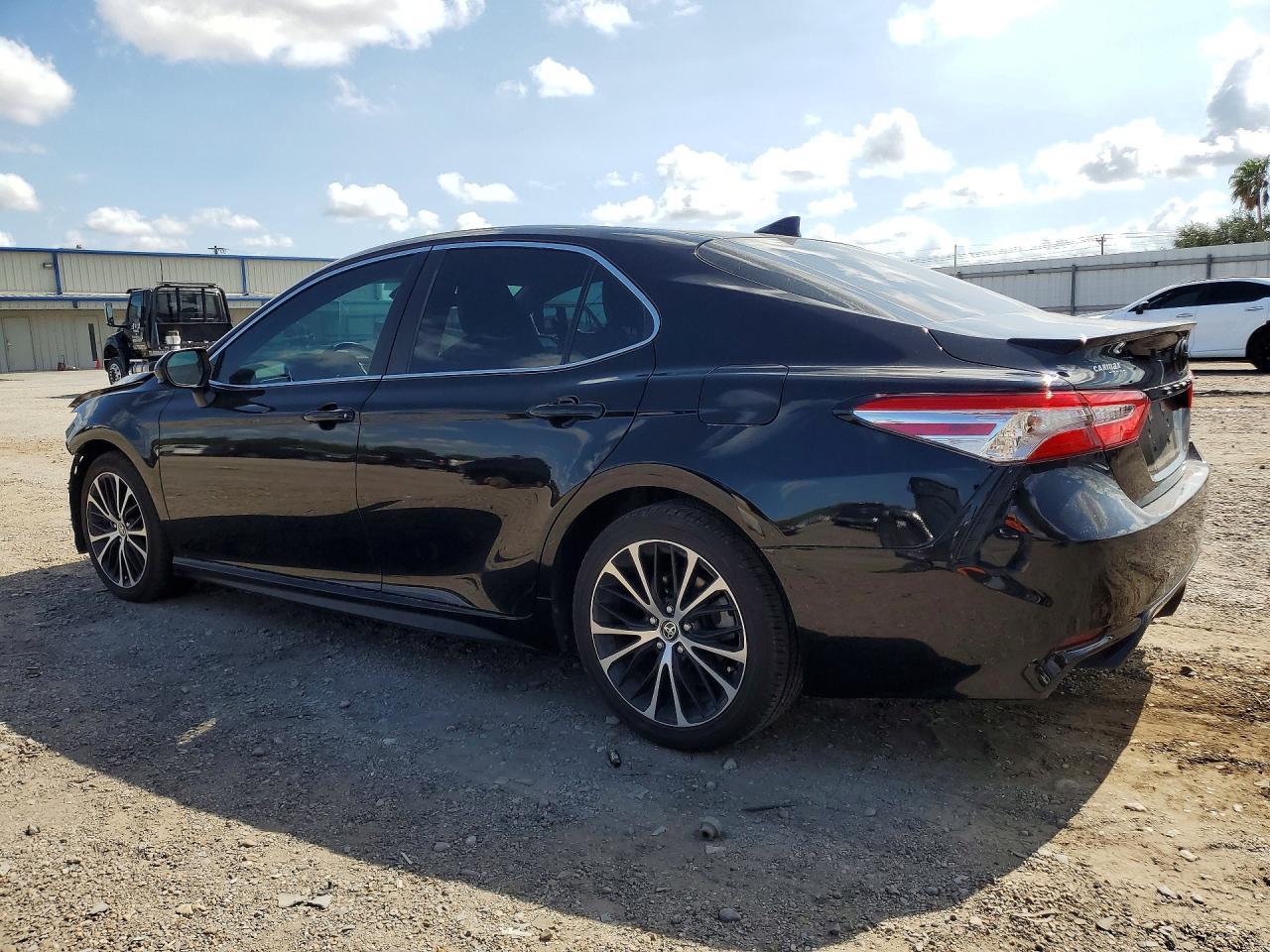2020 Toyota Camry Se - Image 2