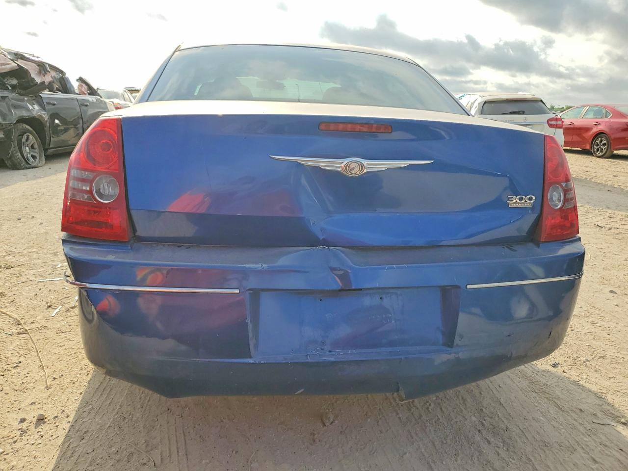 2010 Chrysler 300 Touring - Фото 6