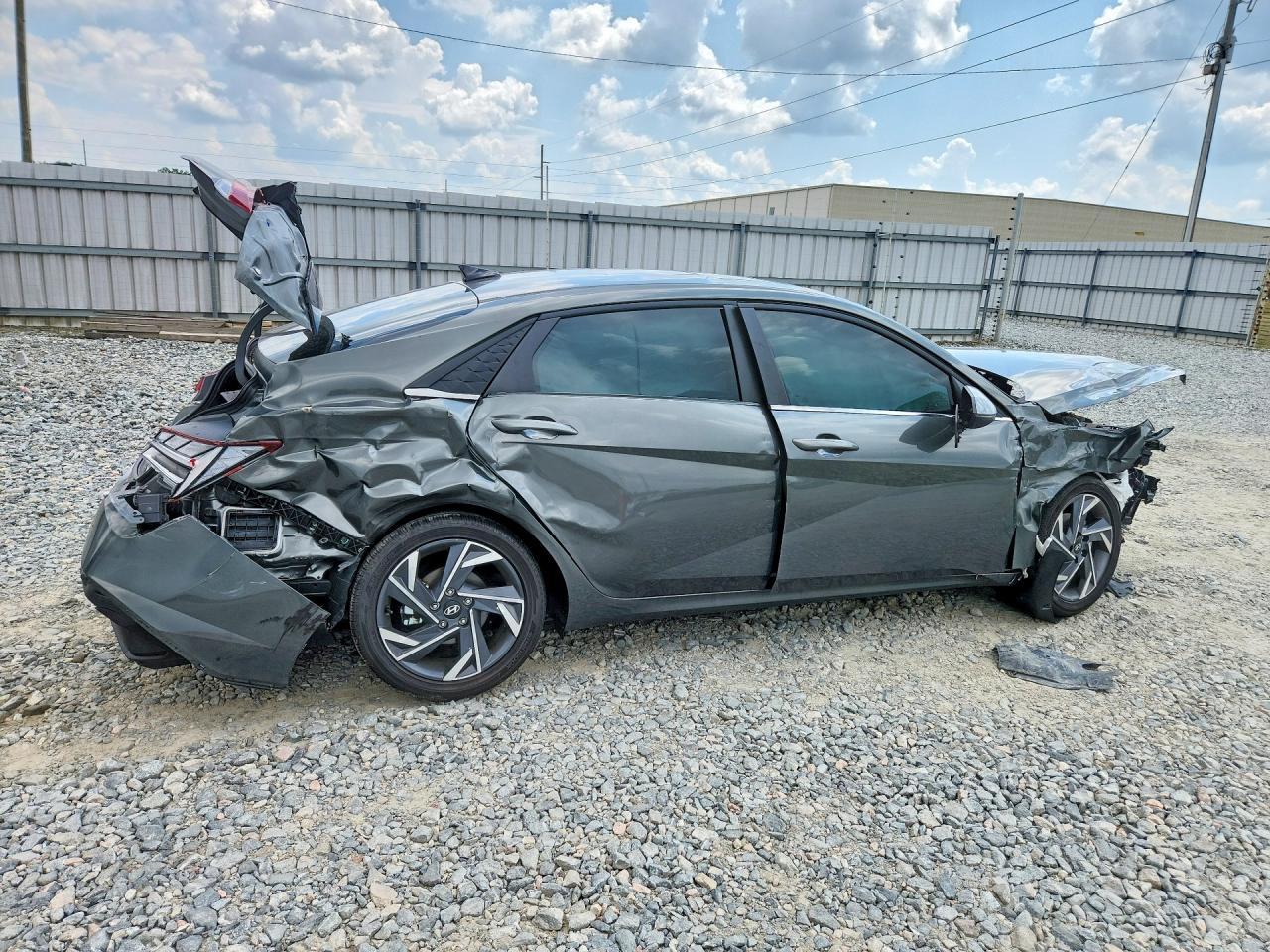 2025 Hyundai Elantra Limited - Фото 3