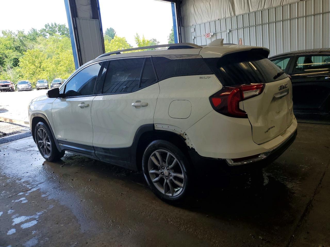 2022 GMC Terrain Slt - Image 2