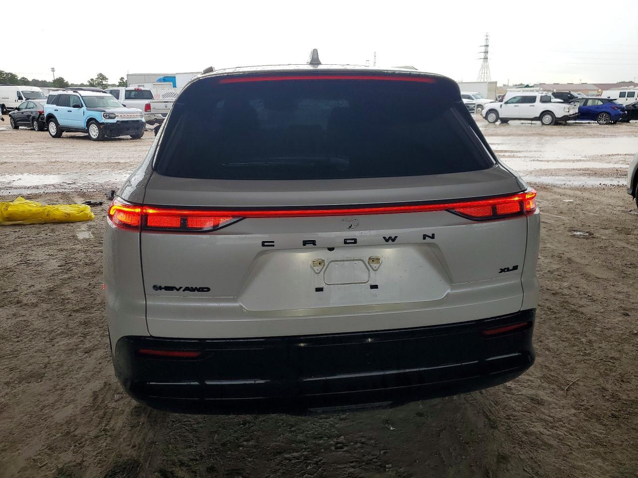 2025 Toyota Crown Signia Xle - Фото 6
