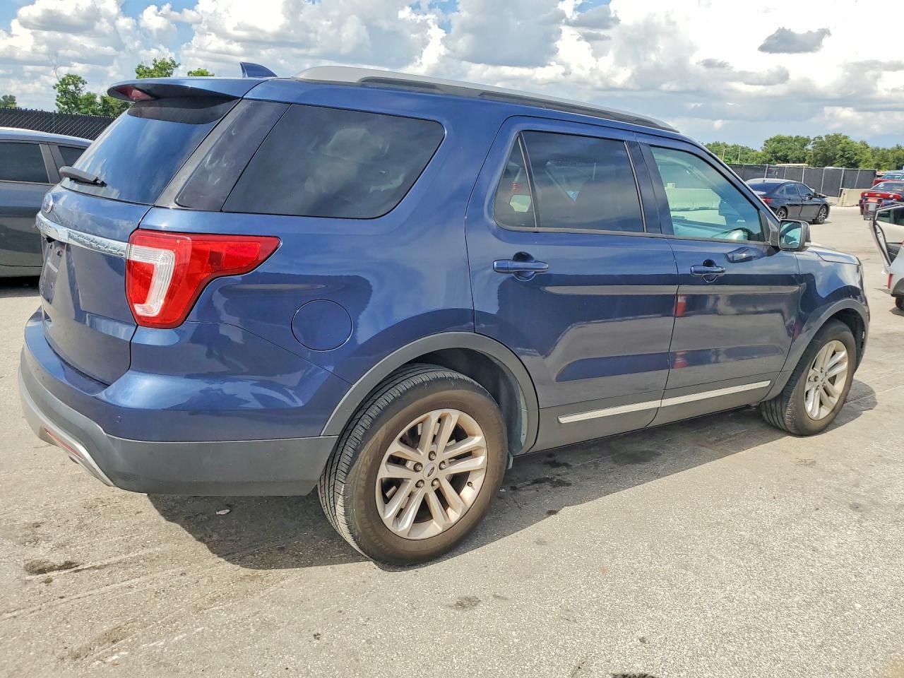 2017 Ford Explorer Xlt - Фото 3