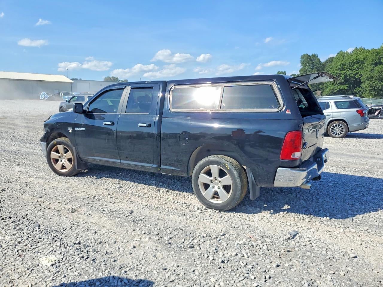2010 Dodg Ram 1500 - Фото 2