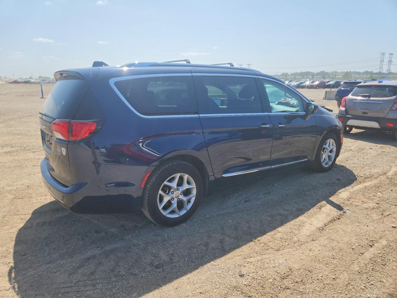 2017 Chrysler Pacifica Touring L Plus - Фото 3