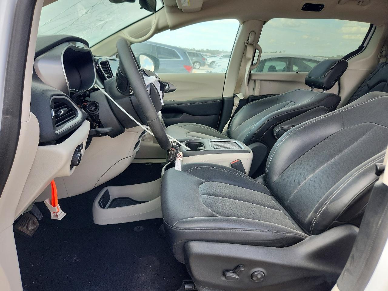 2024 Chrysler Pacifica Touring L - Image 7