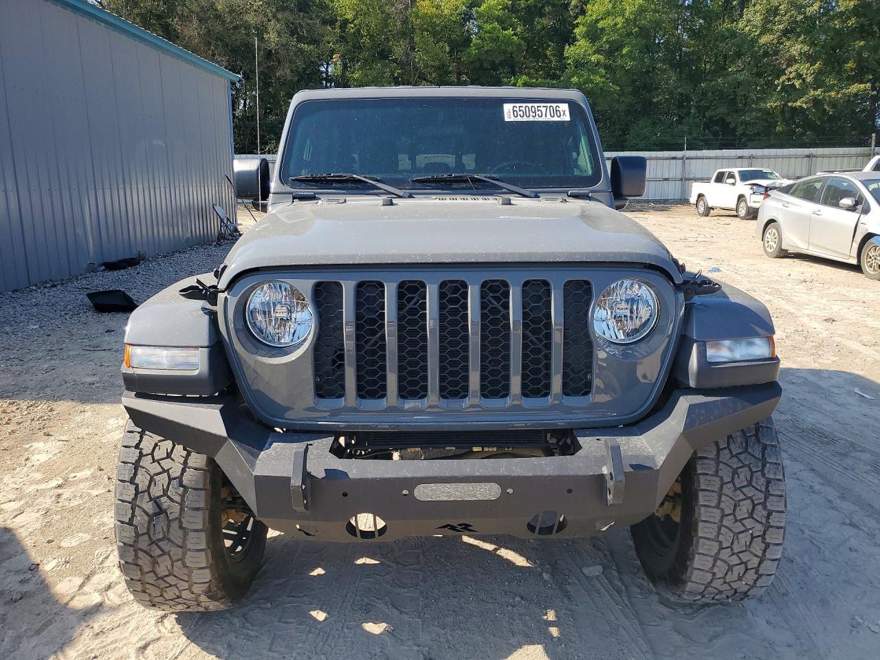 2021 Jeep Gladiator Sport - Image 5