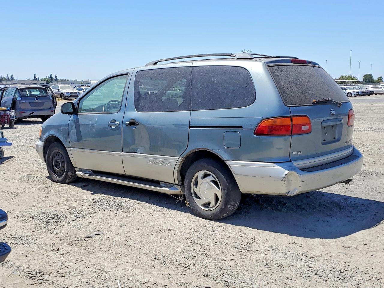 2000 Toyota Sienna Xle - Image 2