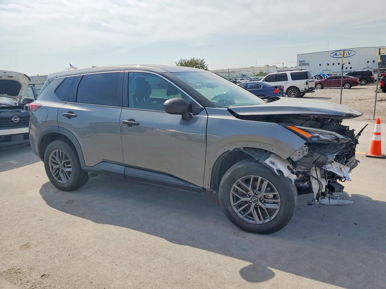 2023 Nissan Rogue S - Фото 4
