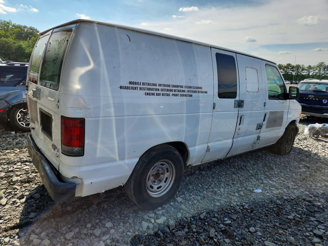 2004 Ford Econoline E150 Van - Image 3