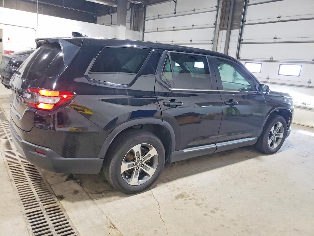 2025 Honda Pilot Exl - Image 3