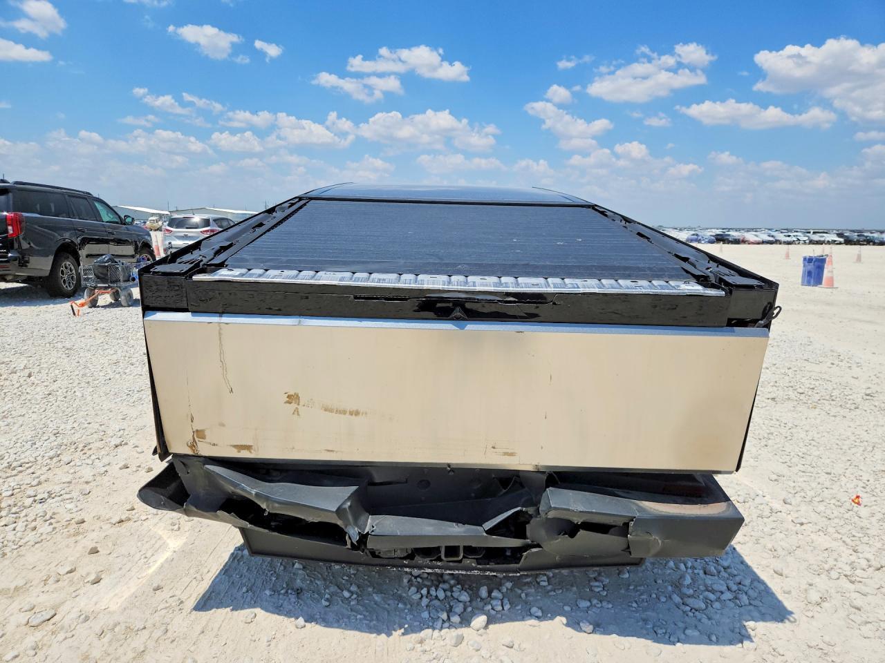 2025 Tesla Cybertruck - Image 6
