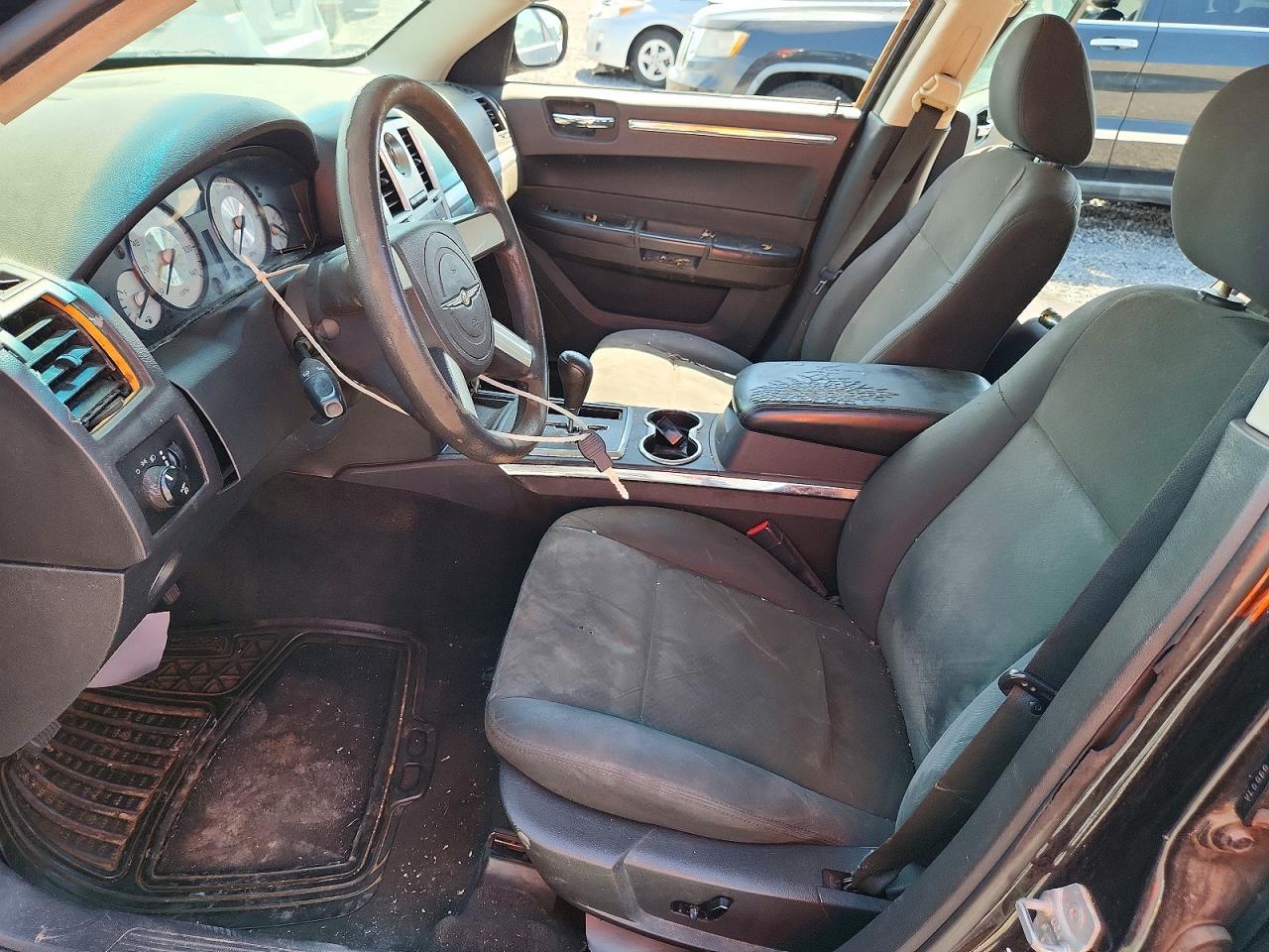 2010 Chrysler 300 Touring - Image 7