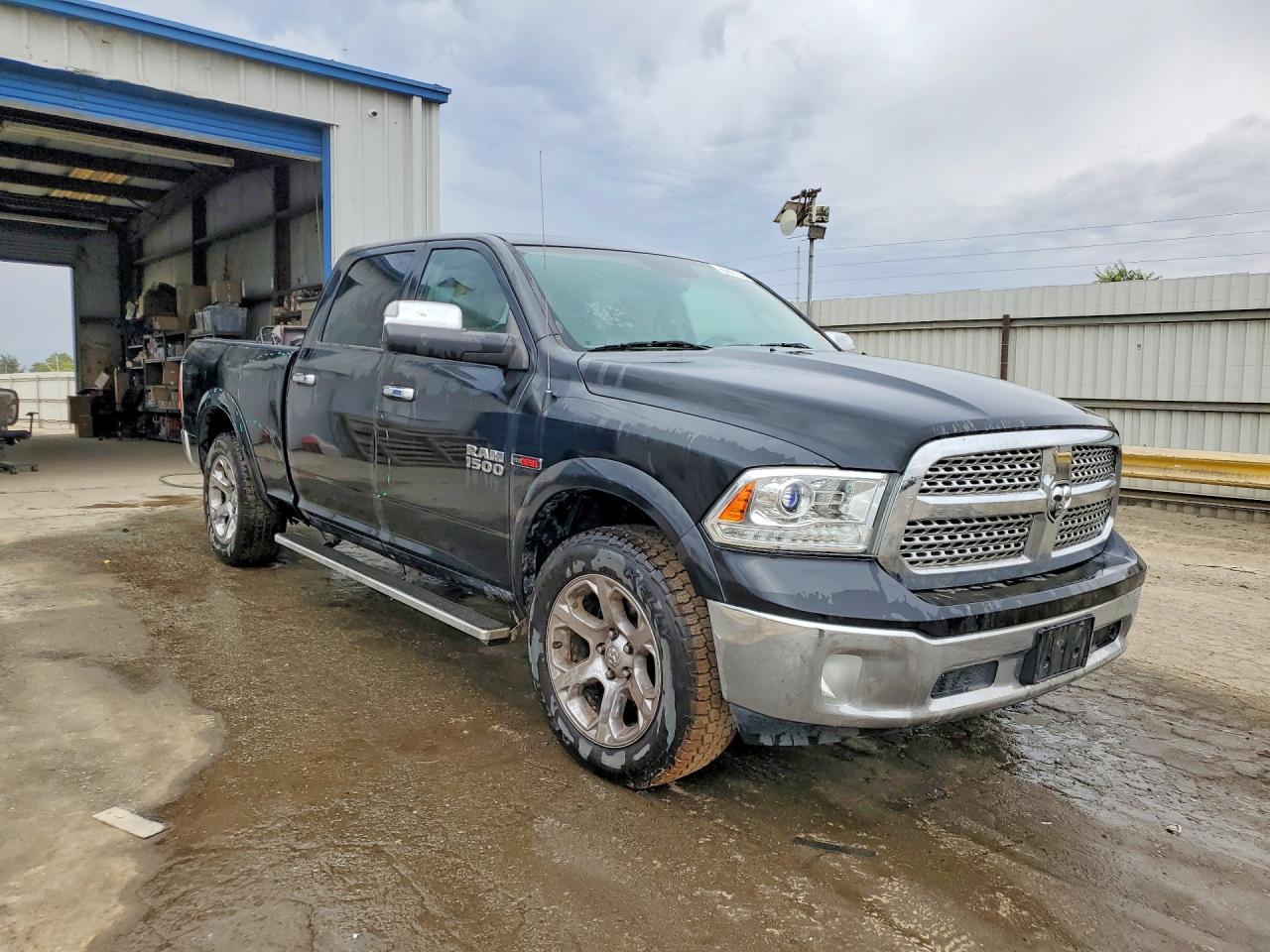 2018 Ram 1500 Laramie - Image 4