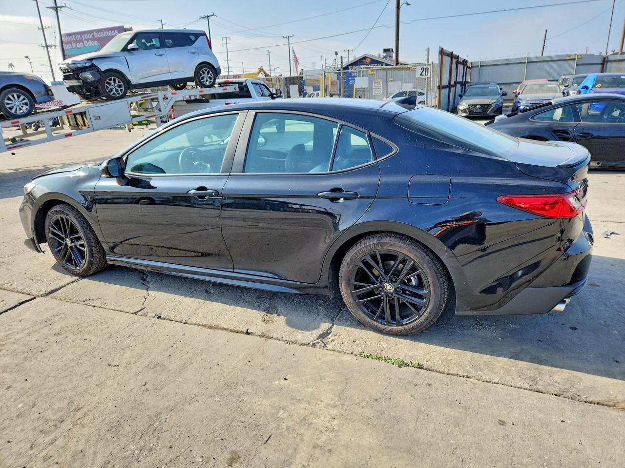 2025 Toyota Camry Se - Фото 2