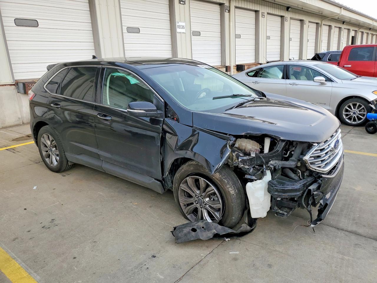 2019 Ford Edge Titanium - Image 4