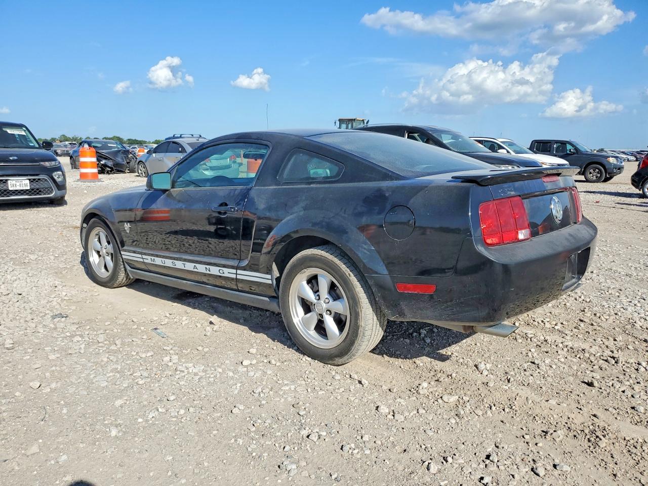 2009 Ford Mustang - Фото 2
