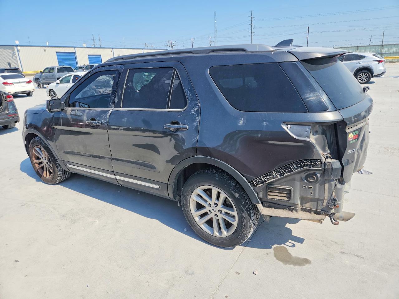2017 Ford Explorer Xlt - Фото 2