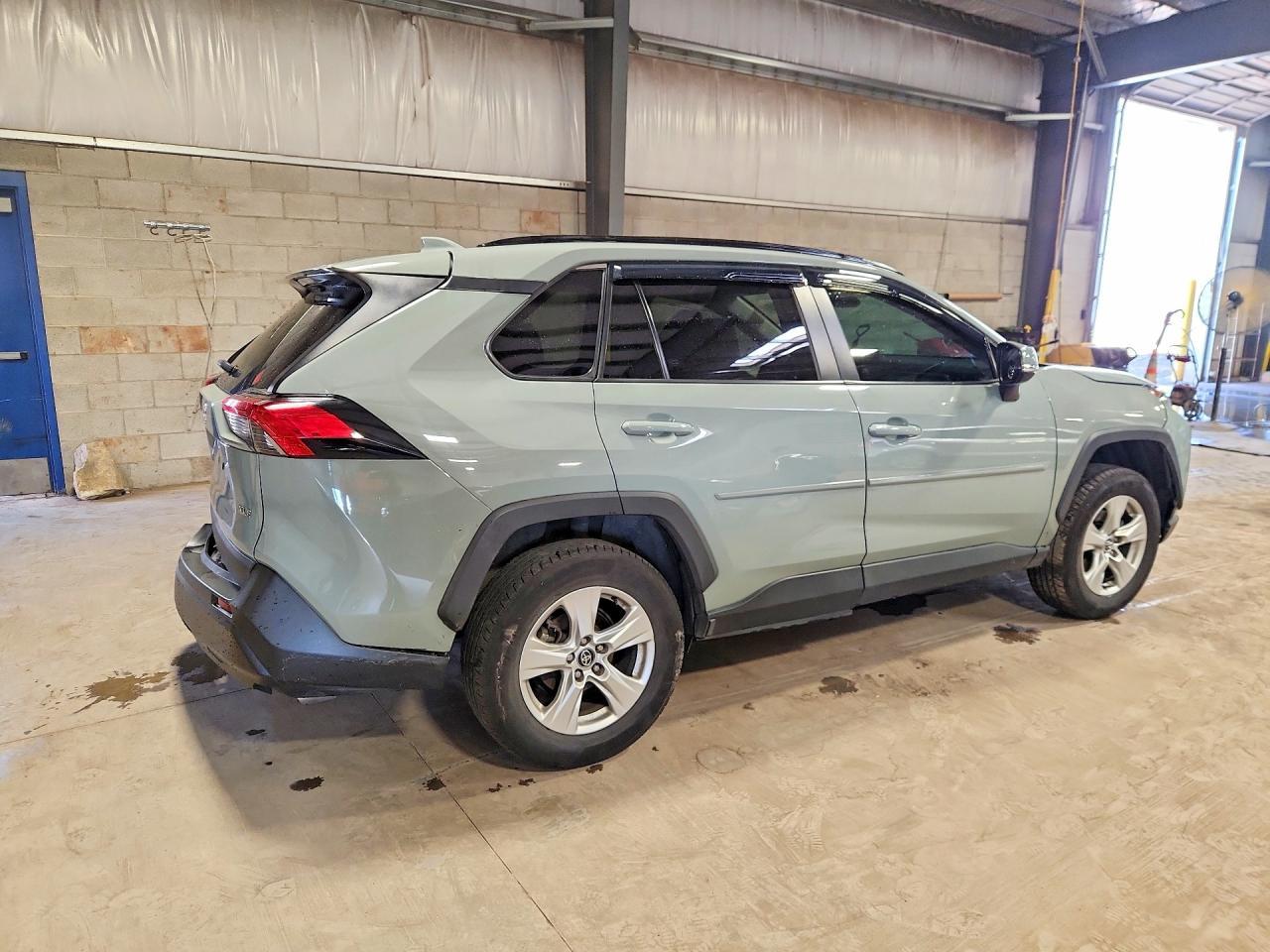 2020 Toyota Rav4 Xle - Image 3