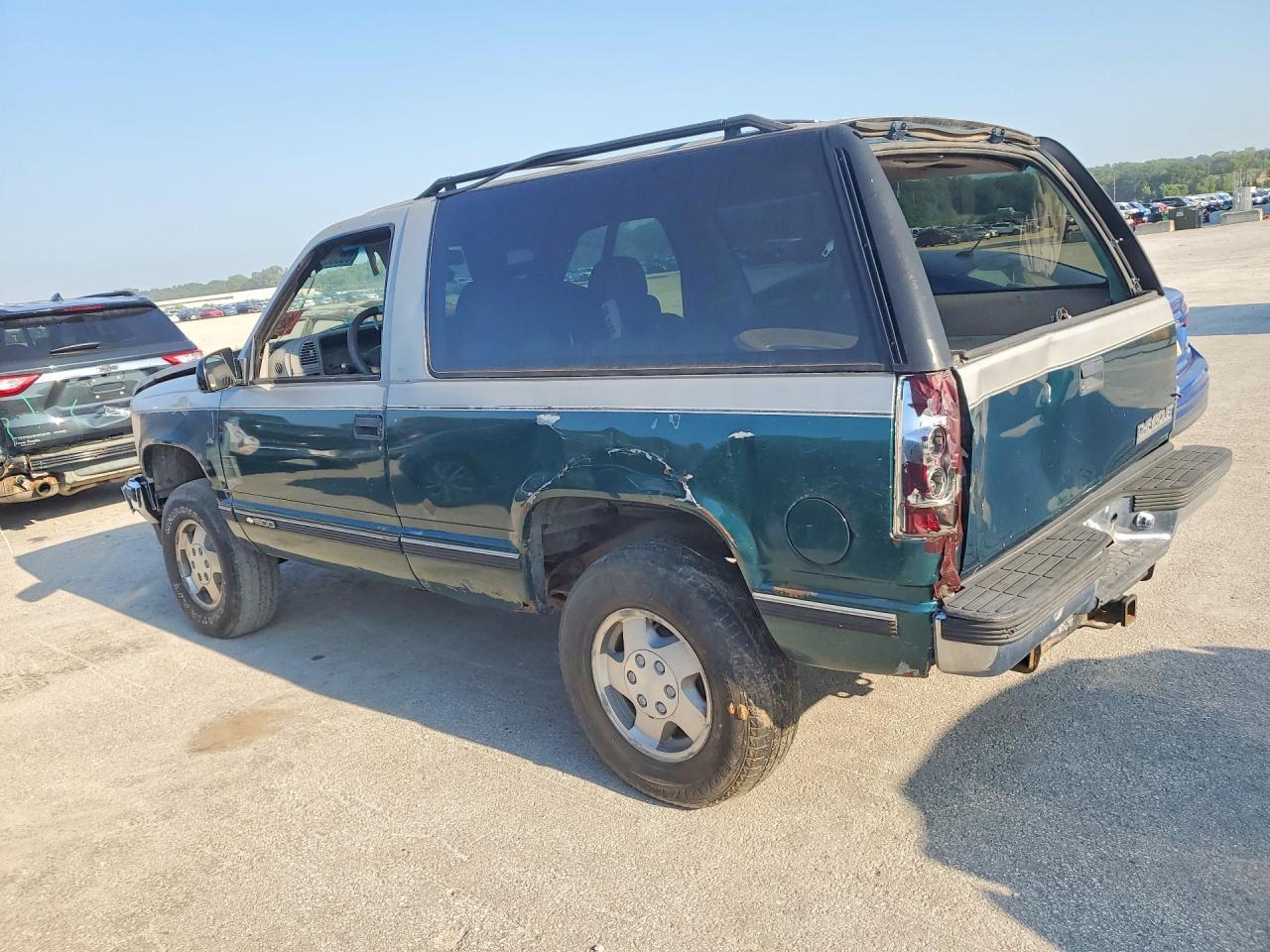 1995 Chevrolet Tahoe K1500 - Фото 2