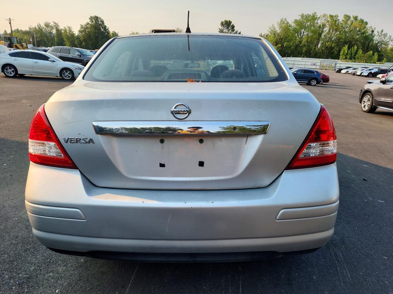 2011 Nissan Versa 1.8 S - Фото 6