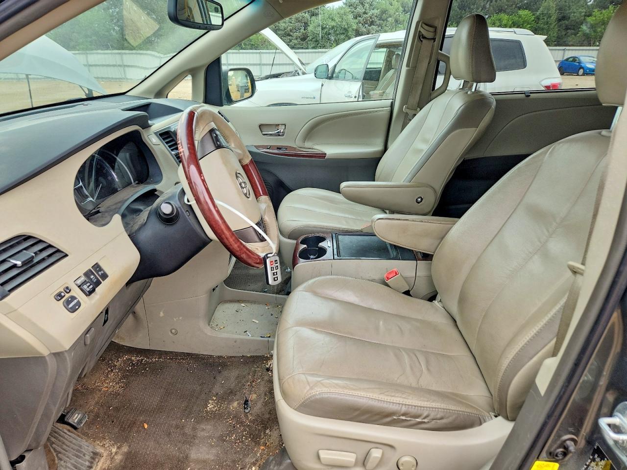 2012 Toyota Sienna Limited 7-Passenger - Фото 7