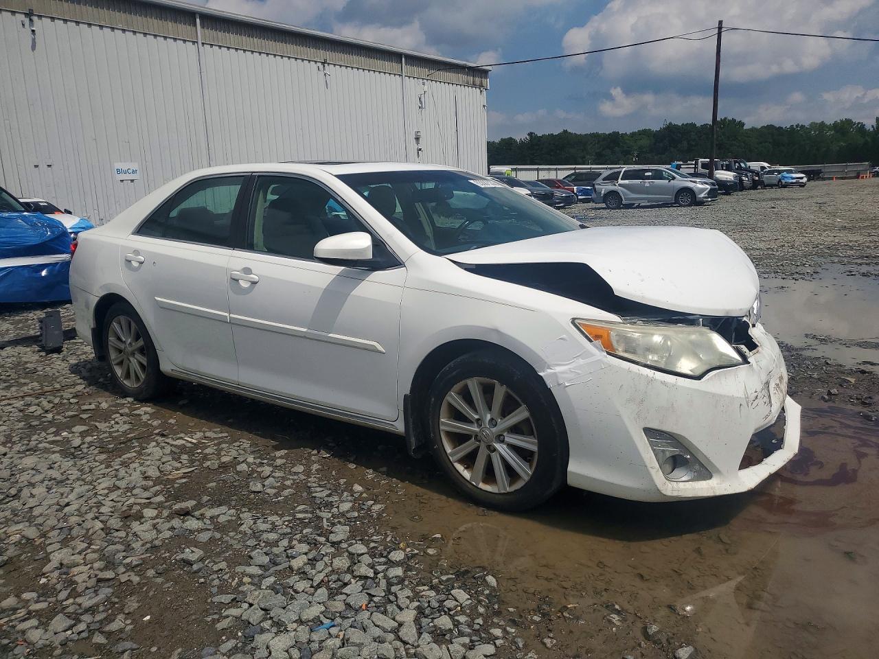 2014 Toyota Camry Xle - Image 4
