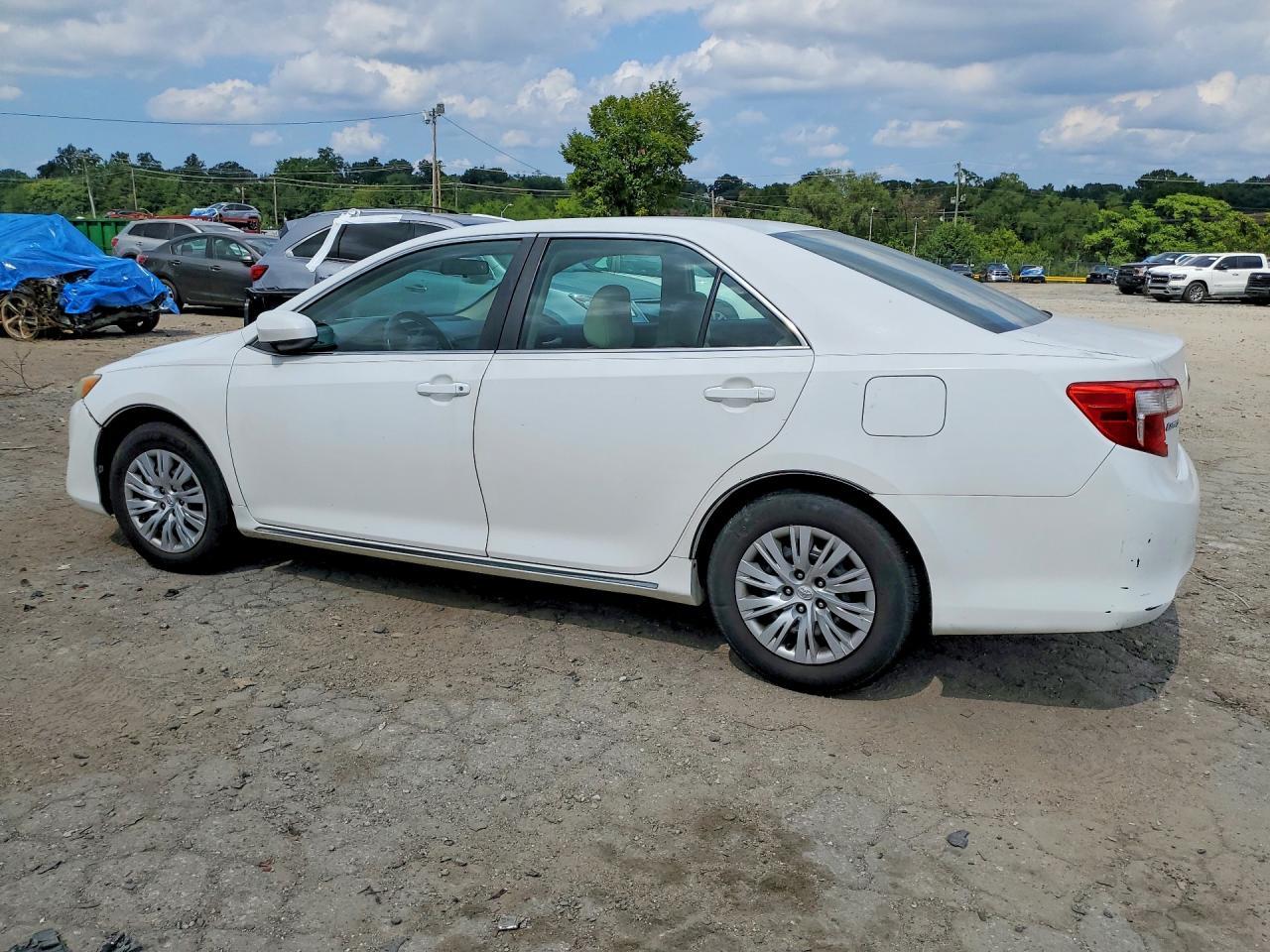 2012 Toyota Camry Le - Фото 2
