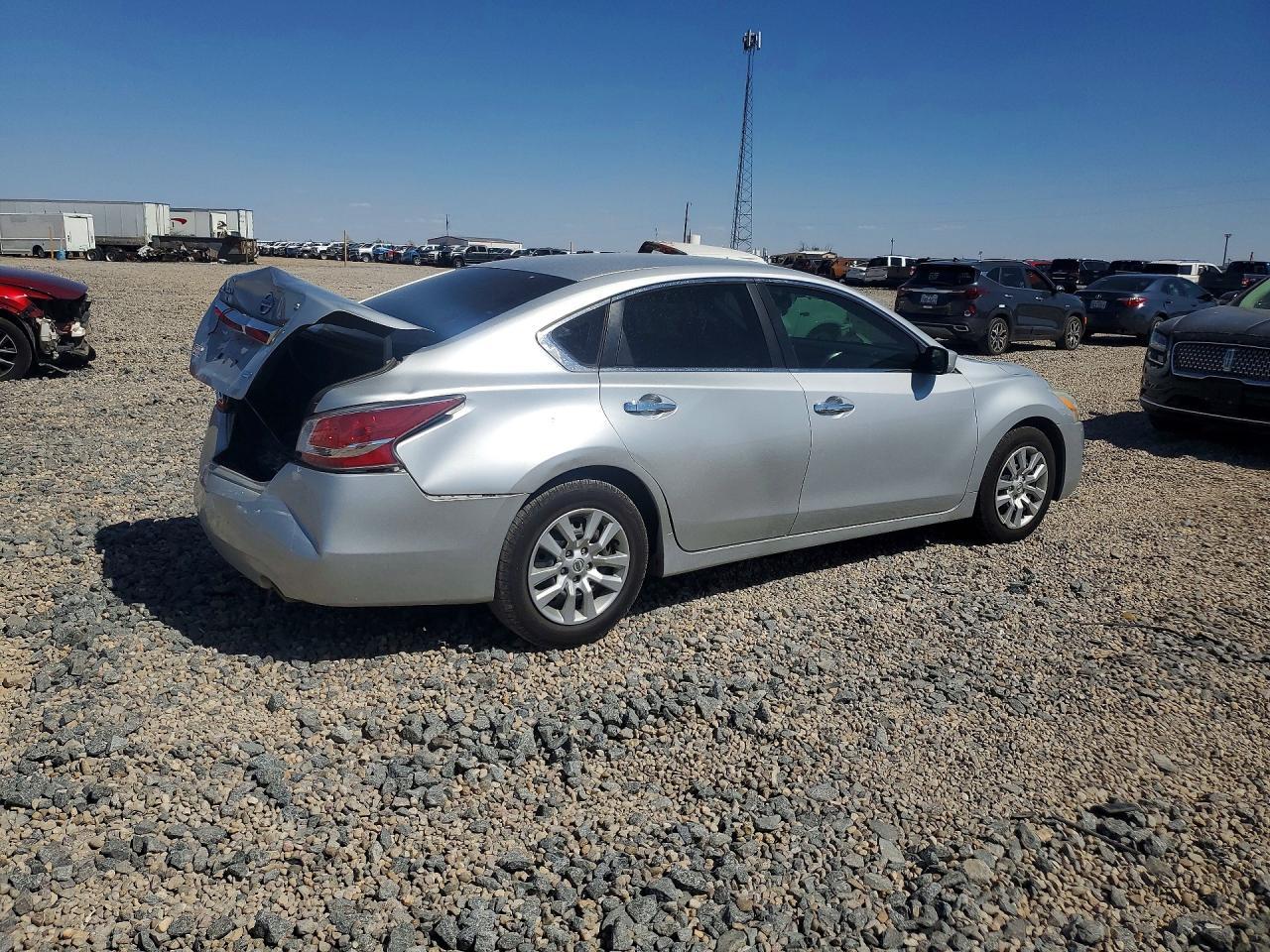 2014 Nissan Altima 2.5 S - Image 3