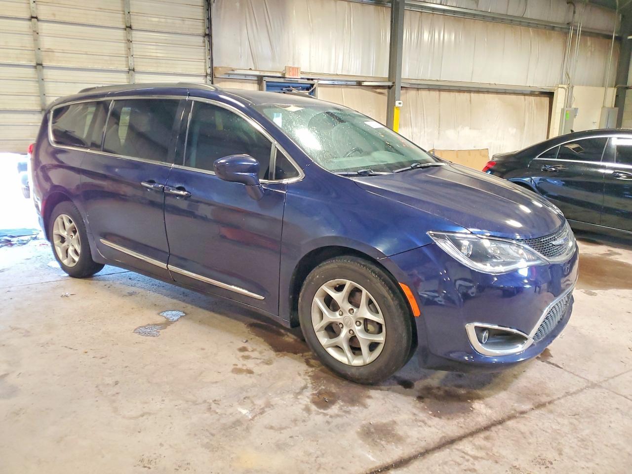 2017 Chrysler Pacifica Touring L - Фото 4