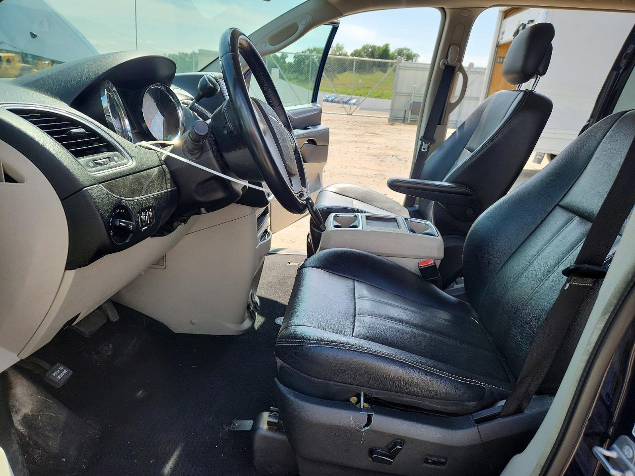 2014 Chrysler Town & Country Touring - Фото 7