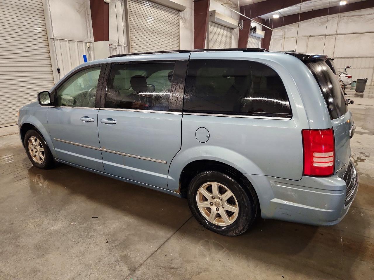 2010 Chrysler Town & Country Touring - Image 2