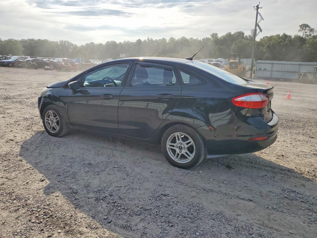 2018 Ford Fiesta Se - Фото 2